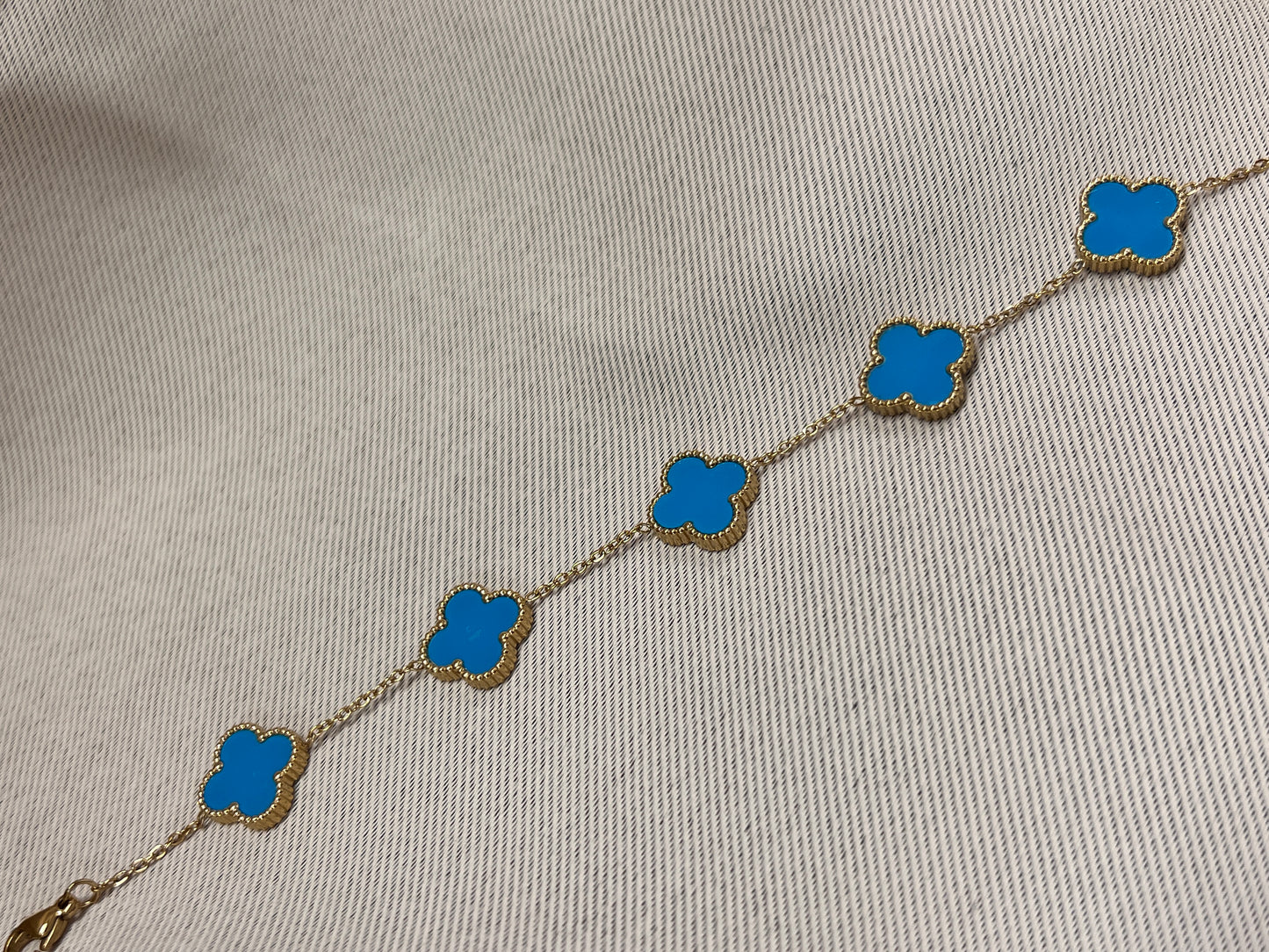 Armband 5er Blume Hellblau in Gold