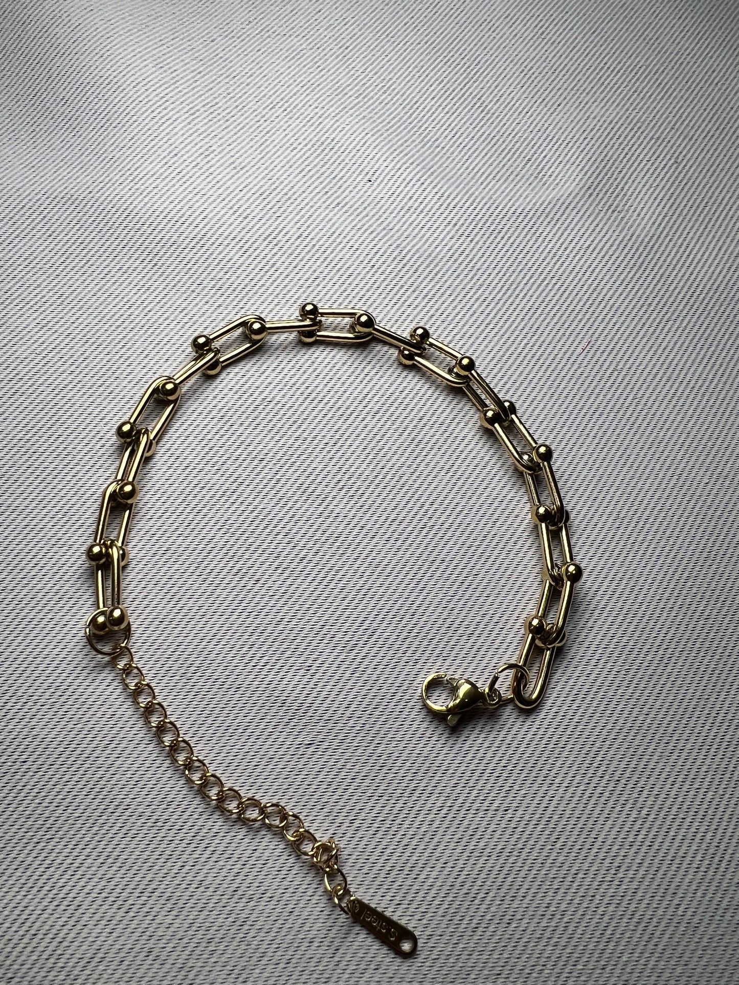 Armband T Gold